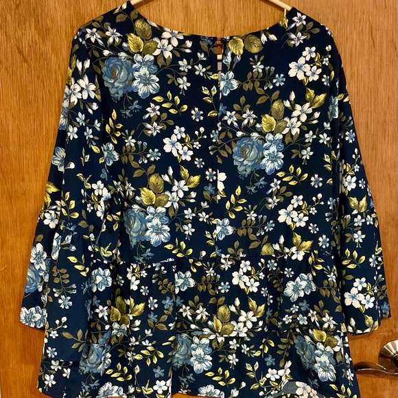 TIME AND TRU BLOUSE - Picture 2 of 2